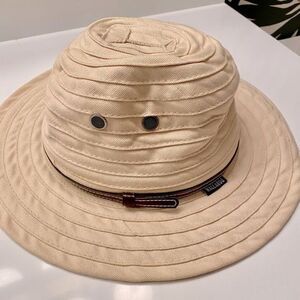 Walleroo Fraser Packable Hat-OSFM tan , adjustable head strap , UPF -50